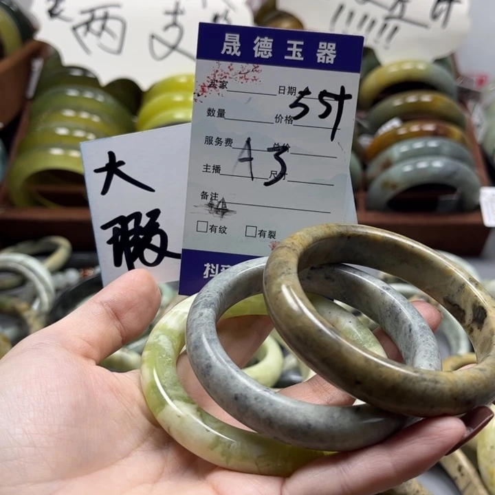 蛇纹石玉手镯未镶嵌