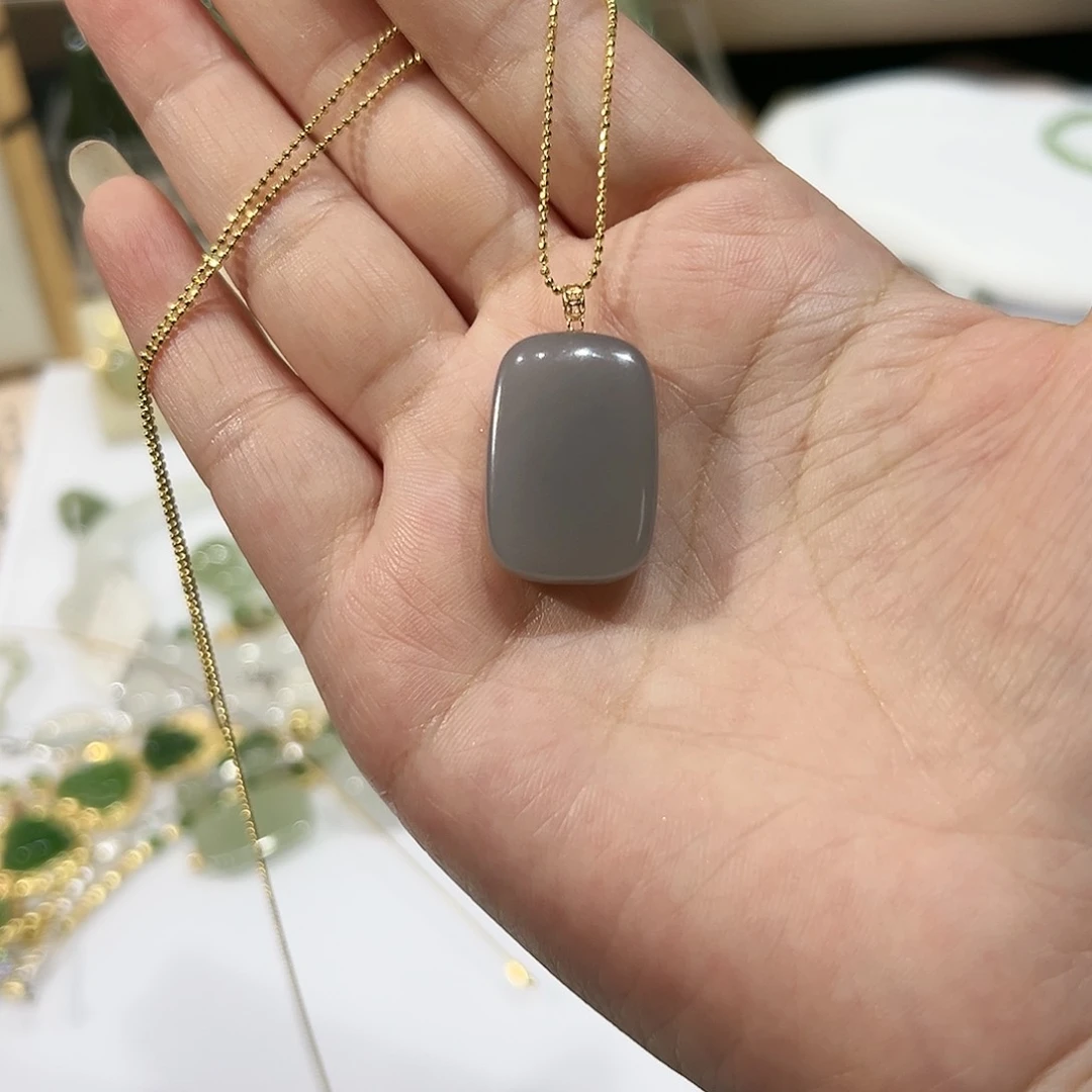 和田玉18K金镶嵌颈饰