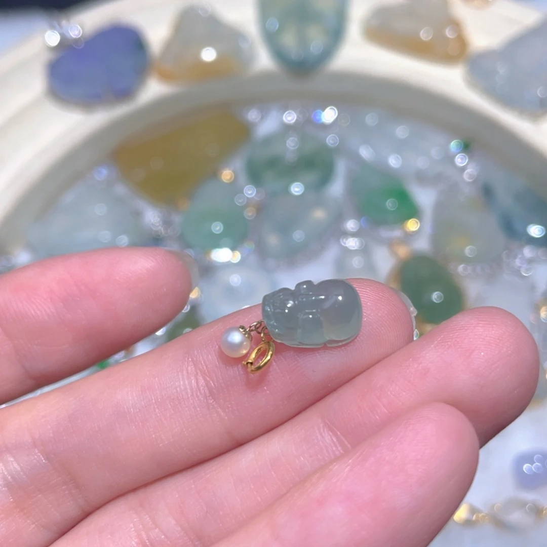 翡翠18K金镶嵌颈饰翡翠