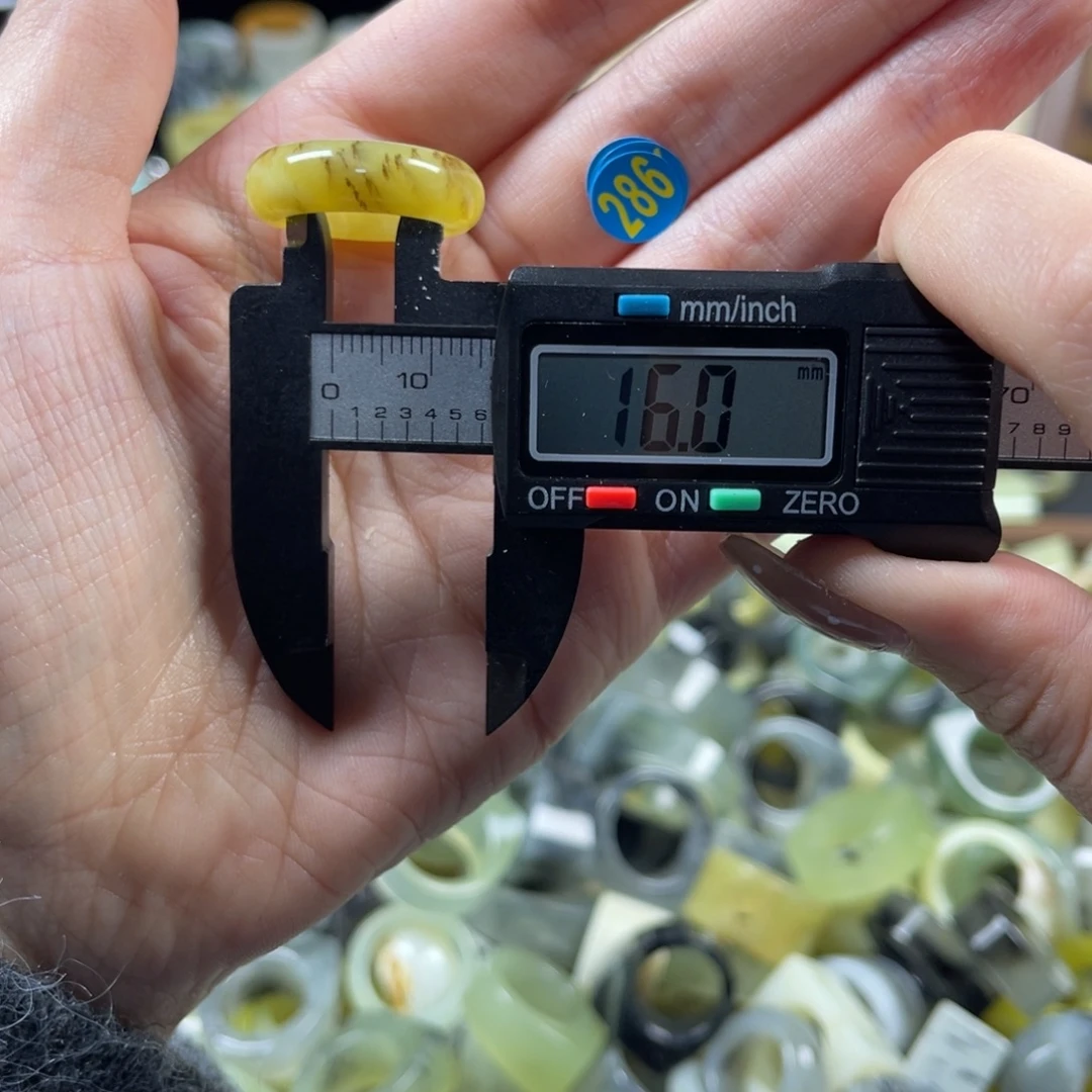 蛇纹石玉未镶嵌戒指