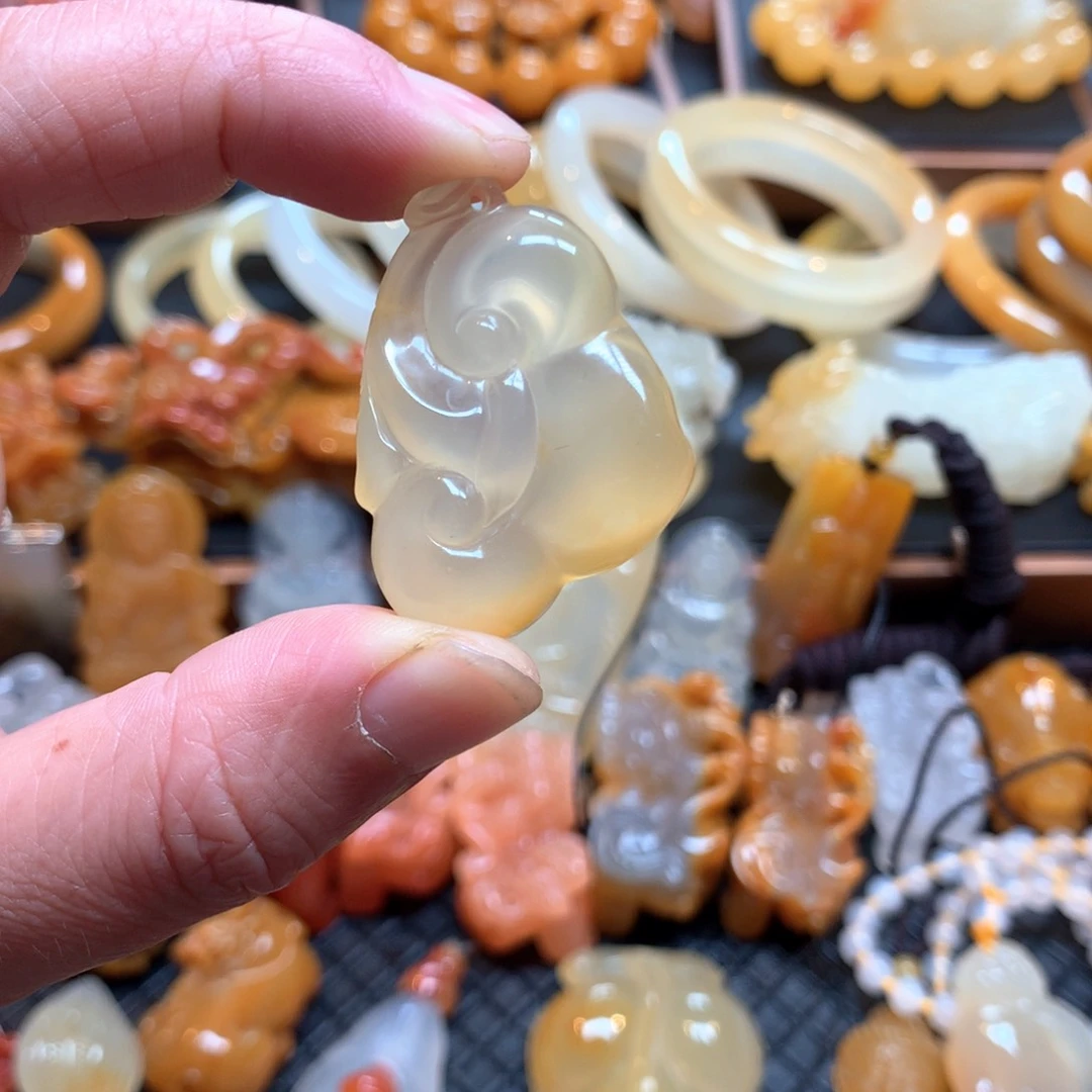 石英质玉（黄龙玉）未镶嵌挂件