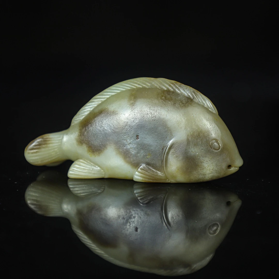 TCWWA06819清晚和田青白玉鱼形把件