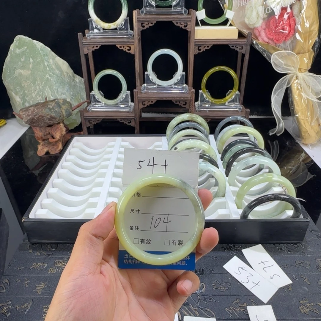 蛇纹石玉未镶嵌手镯
