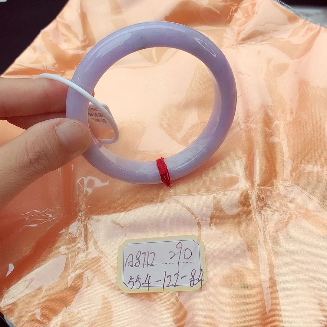 翡翠手镯未镶嵌翡翠