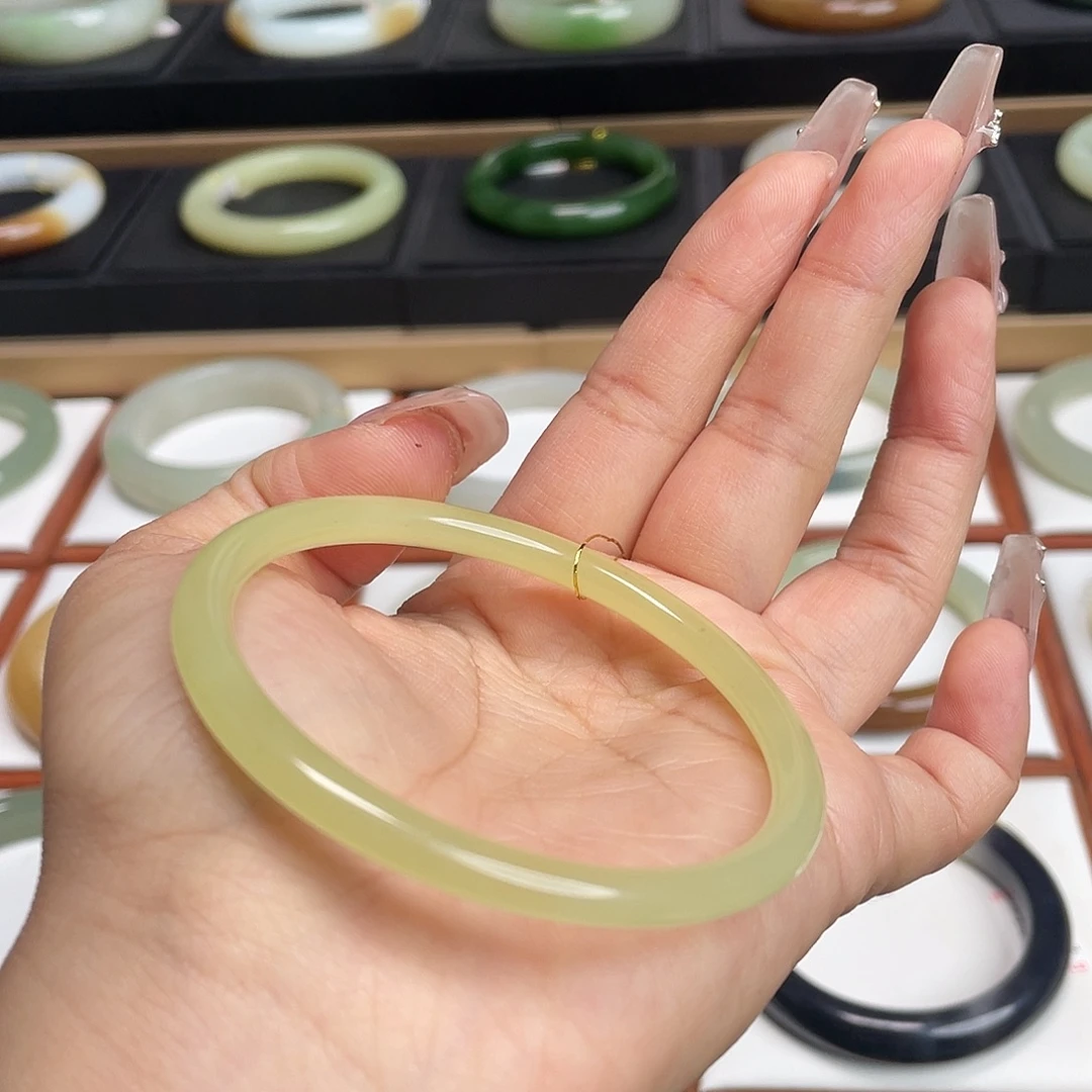 和田玉未镶嵌手镯冰黄口！56