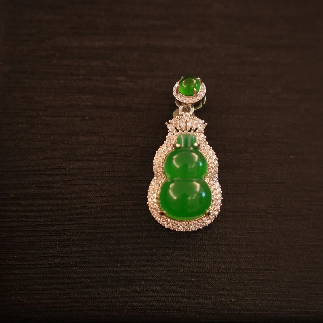 天然2805石绿玉髓葫芦顶绿多样性发一