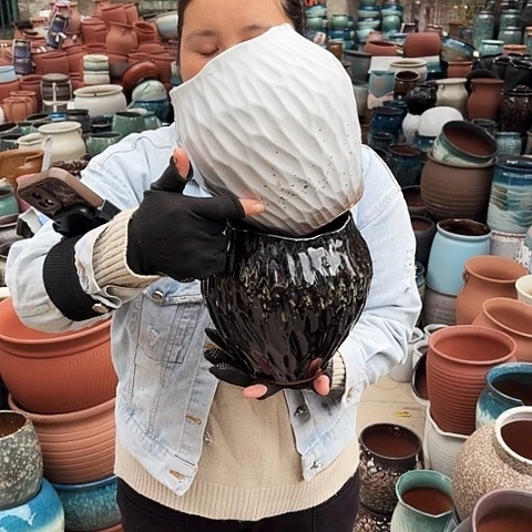 口14高20瑕疵两个盆。