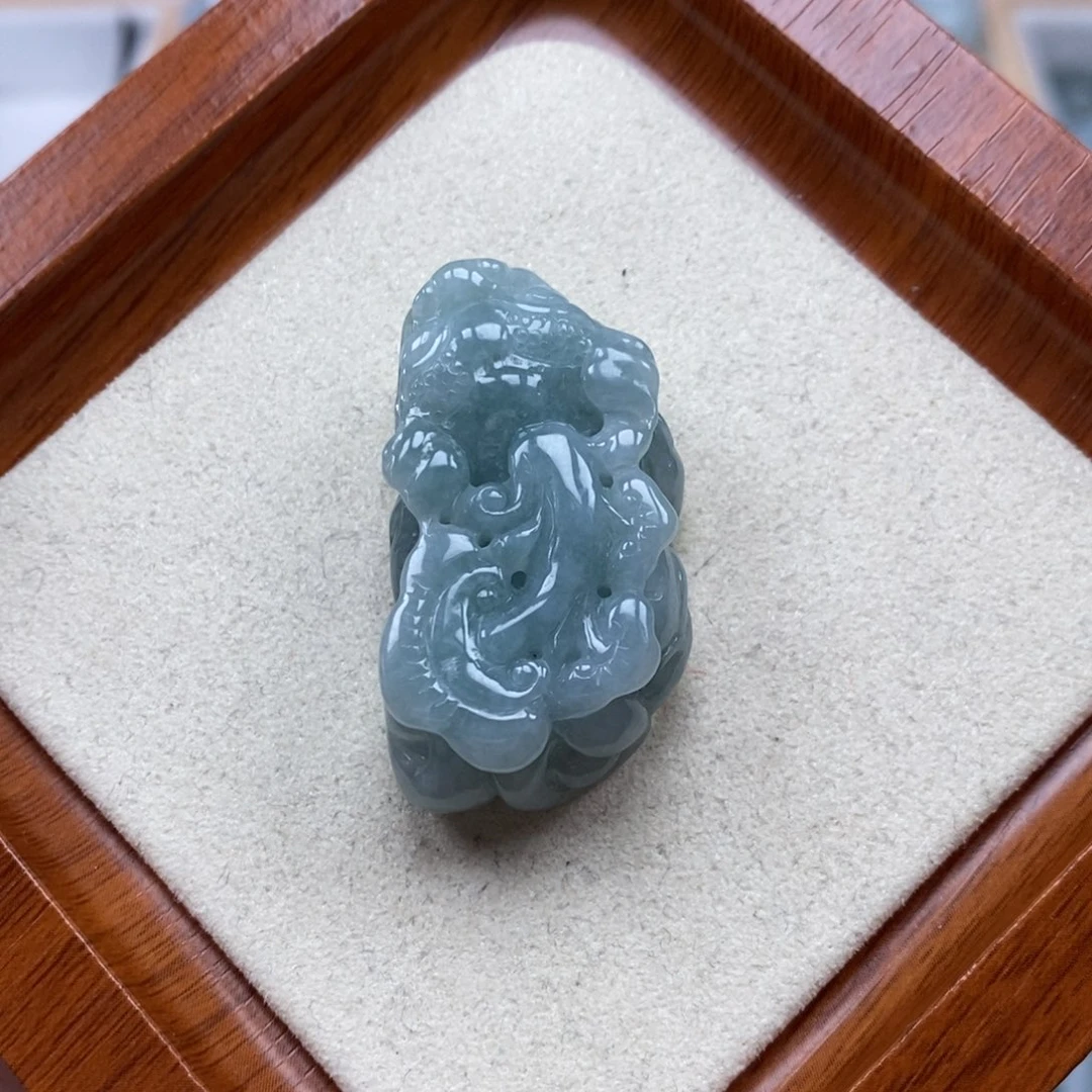 翡翠未镶嵌颈饰如意貔貅