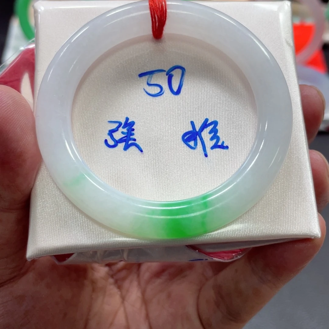 翡翠手镯未镶嵌翡翠