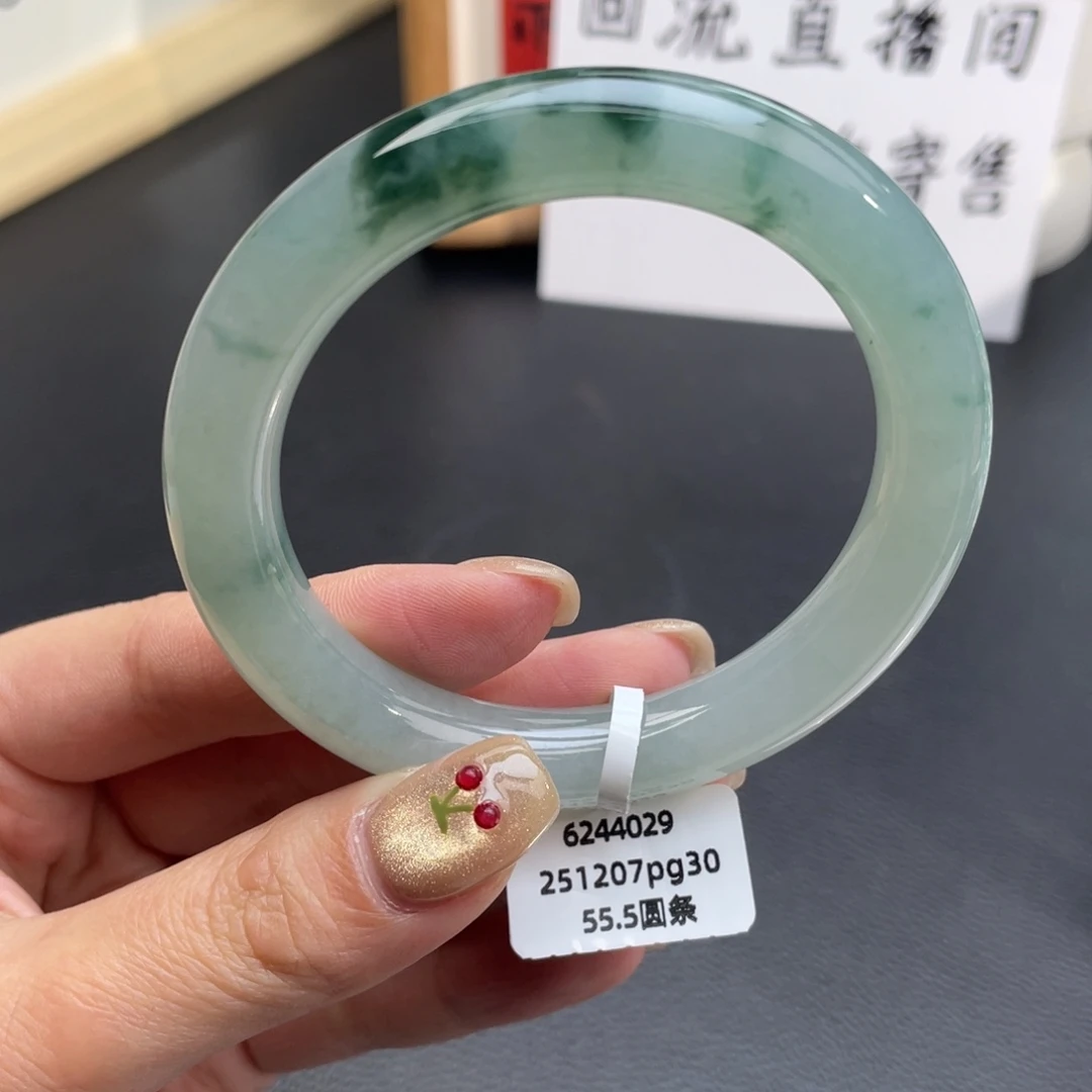 翡翠未镶嵌手镯圆条55冰胶飘花