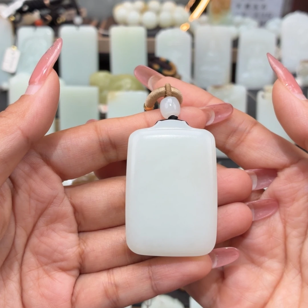 木***和田玉未镶嵌颈饰