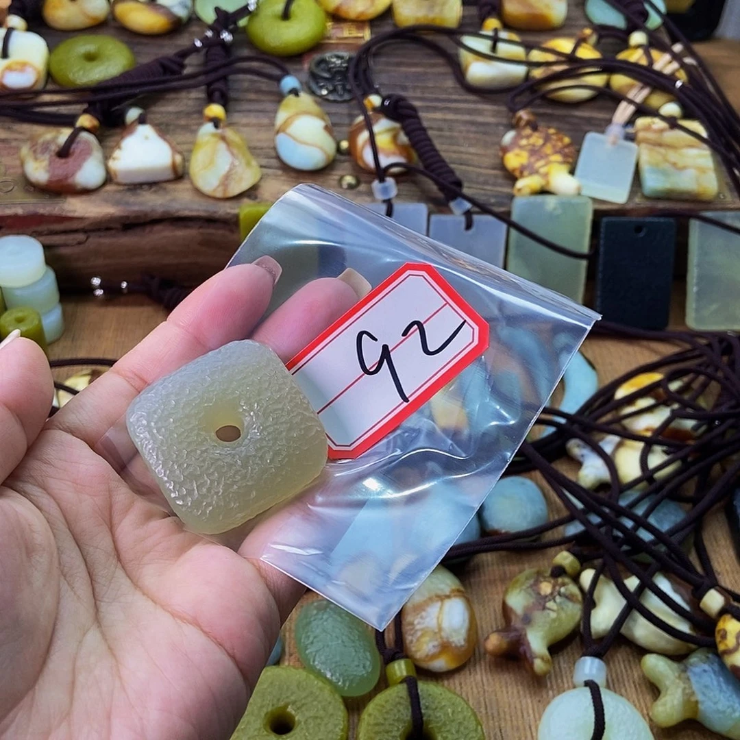 未镶嵌蛇纹石玉挂件从**始