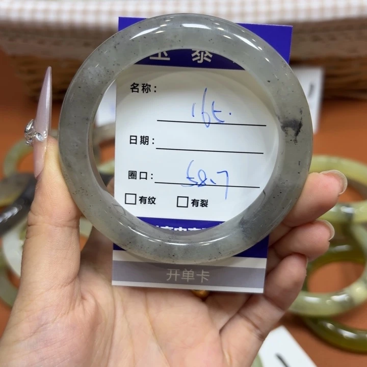 未镶嵌岫玉手镯天然