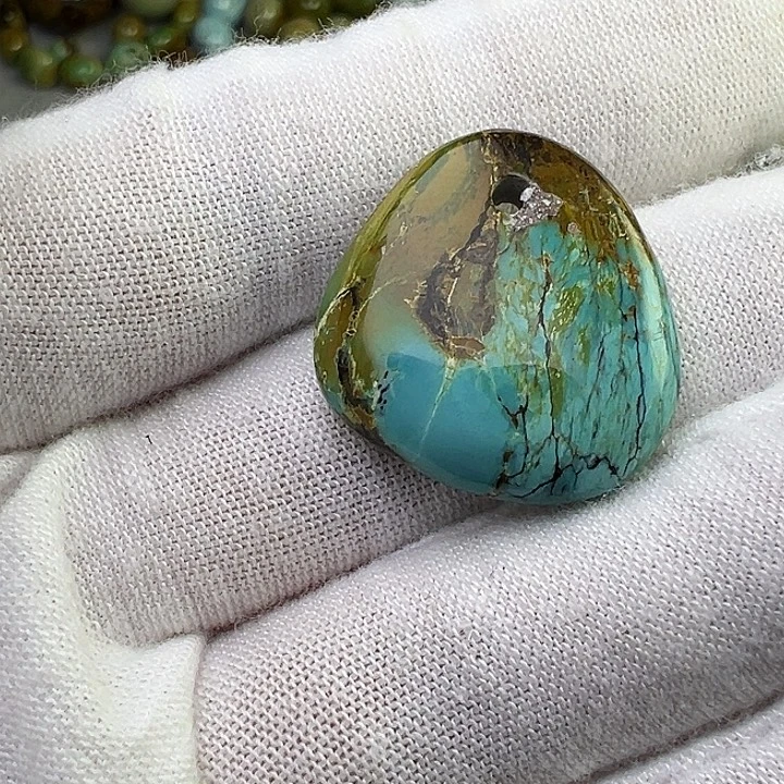 绿松石未镶嵌珠宝奇石