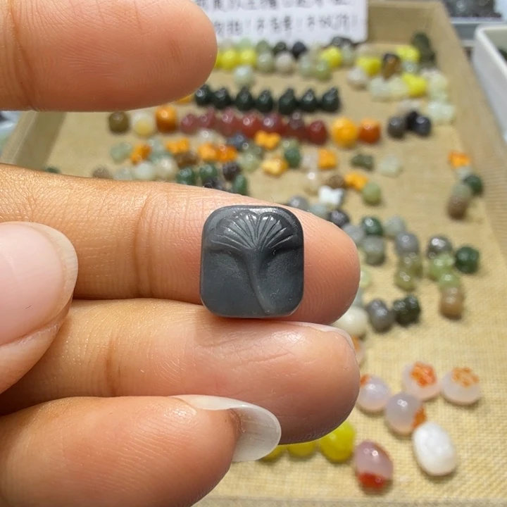 和田玉未镶嵌珠宝奇石