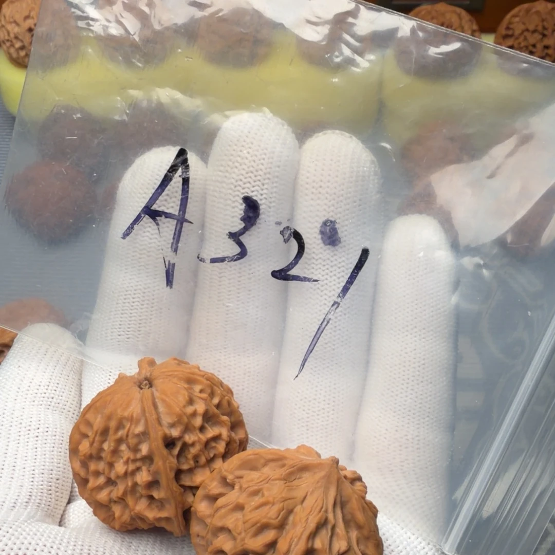 轩***文玩核桃吊坠全品石核34A321