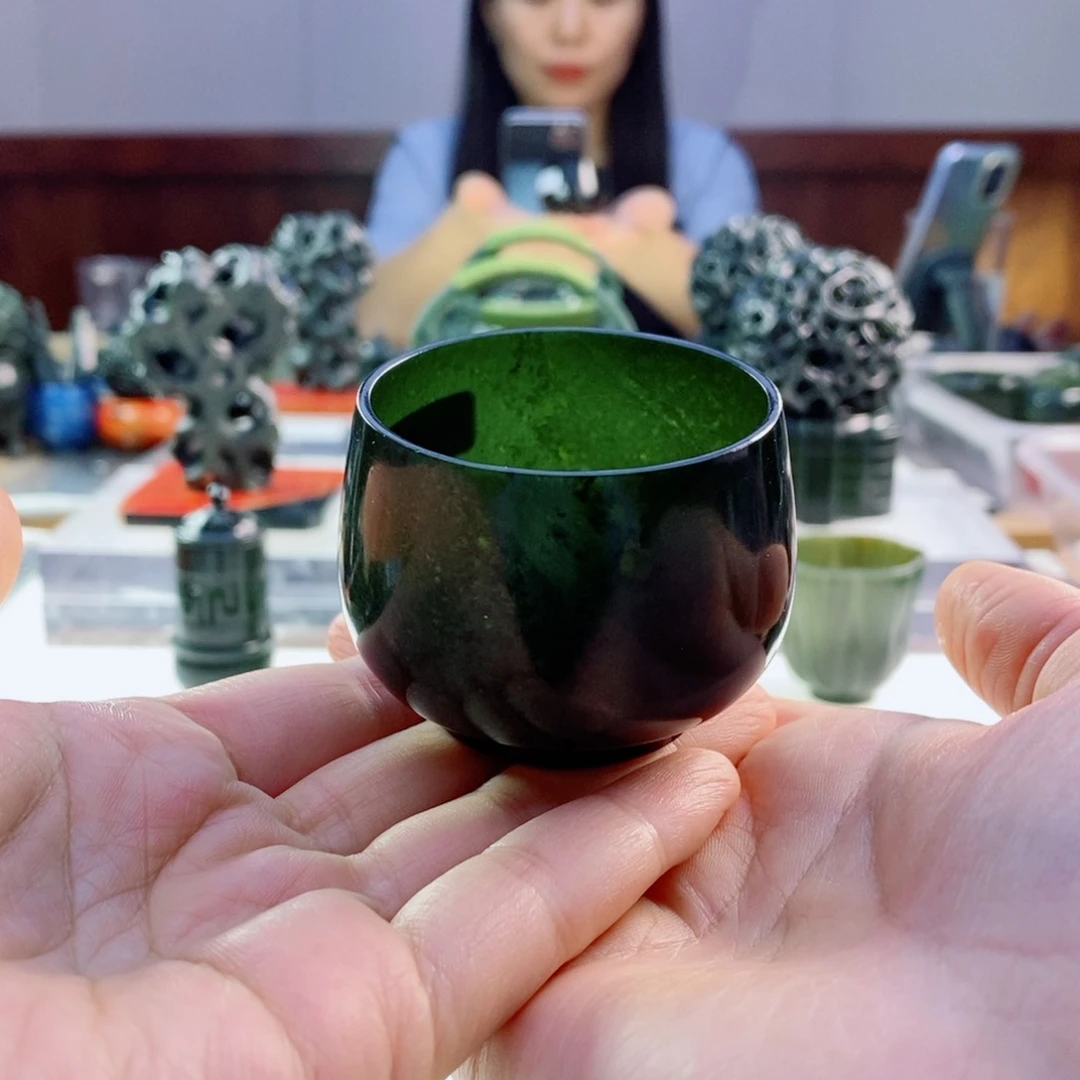 未镶嵌和田玉（青玉）摆件
