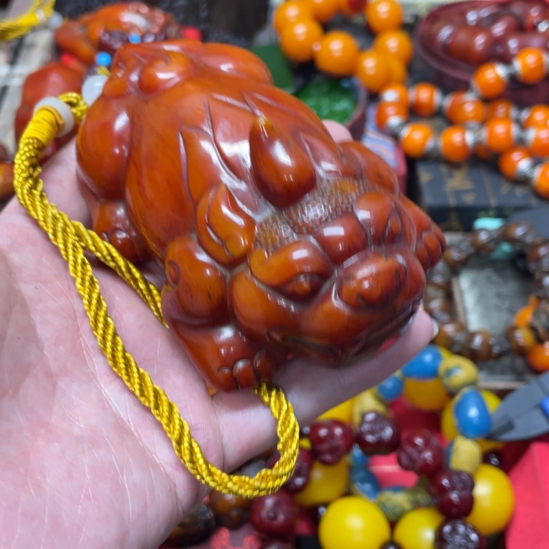 琥珀裸石未镶嵌好物推荐如图所示