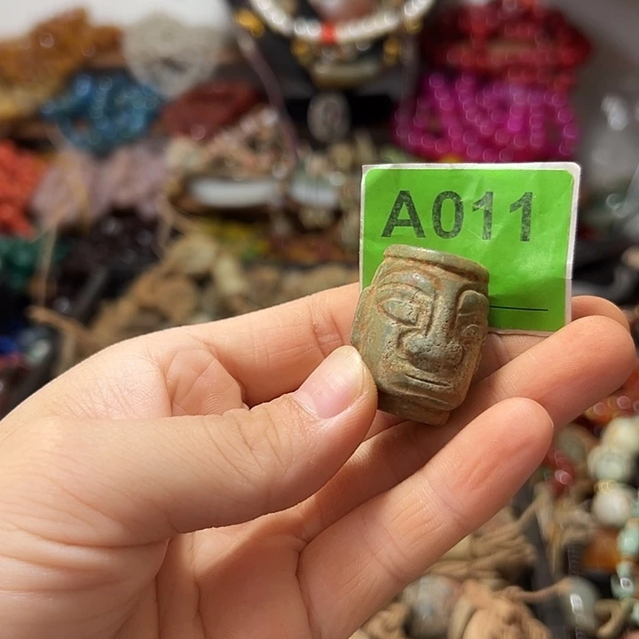 驴****玛瑙/玉髓颈饰未镶嵌