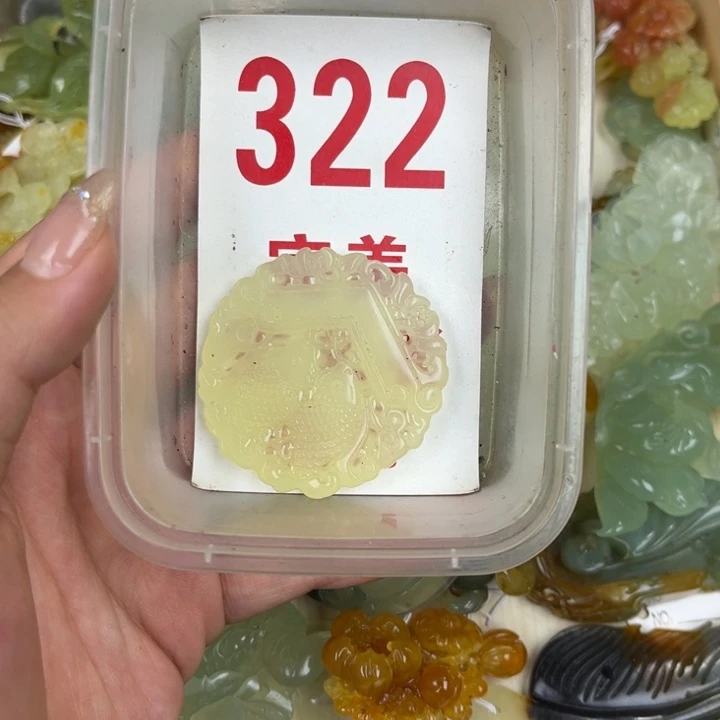 蛇纹石玉足银镀金镶嵌颈饰