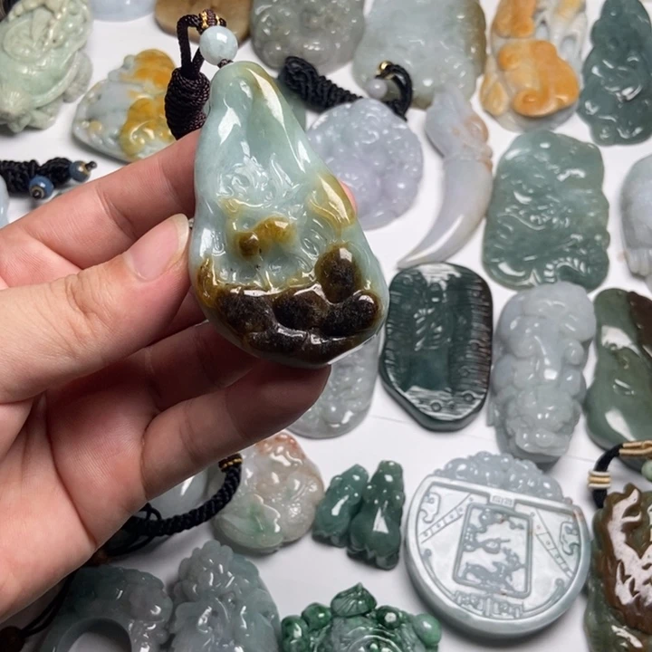 翡翠未镶嵌颈饰鹿牌33