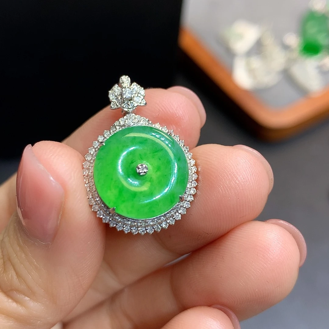 翡翠吊坠(不含链)18K金镶嵌