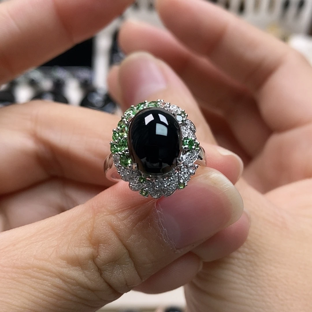 翡翠18K金镶嵌戒指