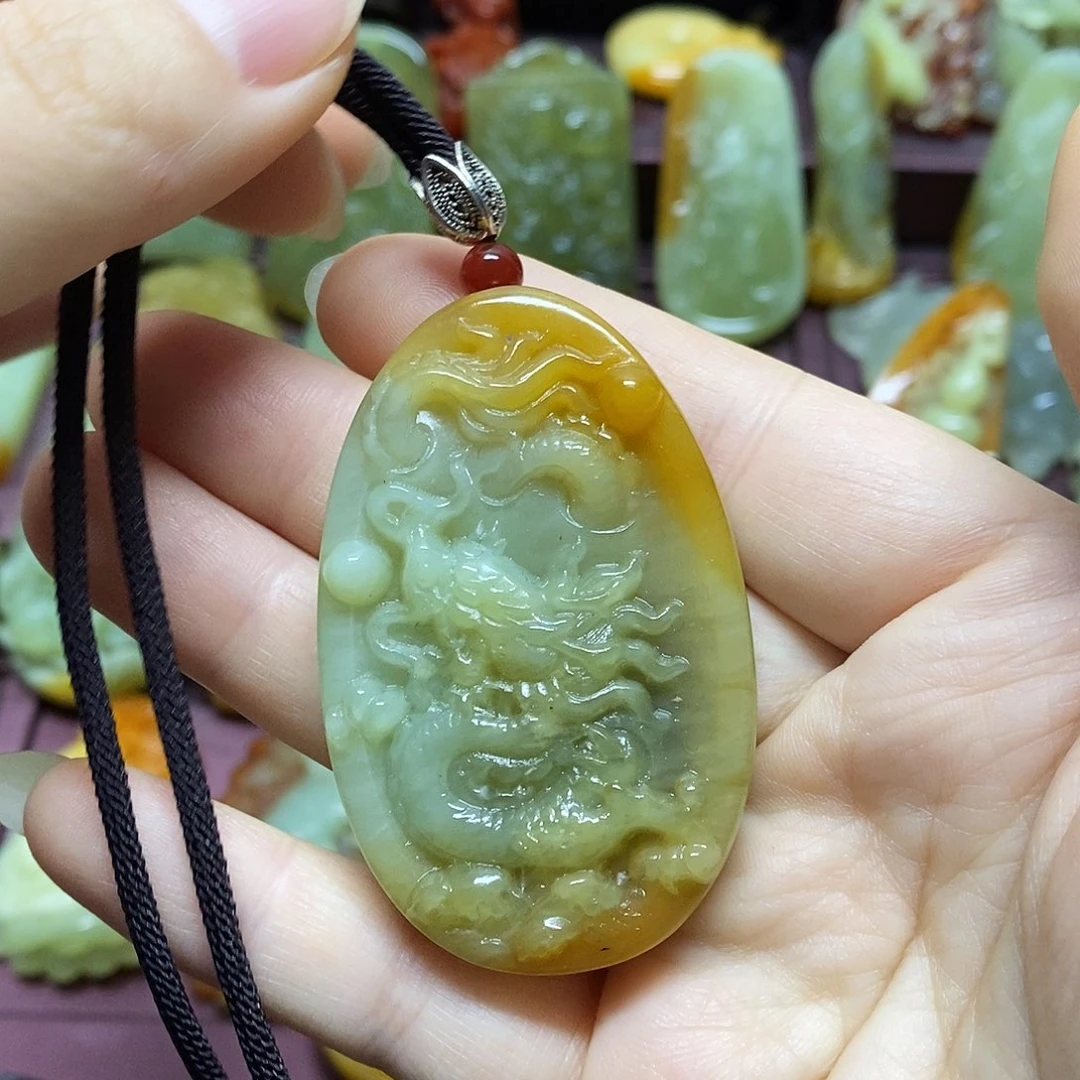 岫玉未镶嵌吊坠(赠链)