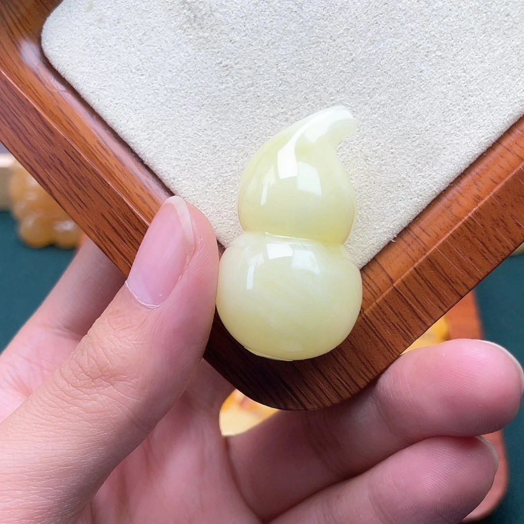 琥珀裸石未镶嵌蜜蜡