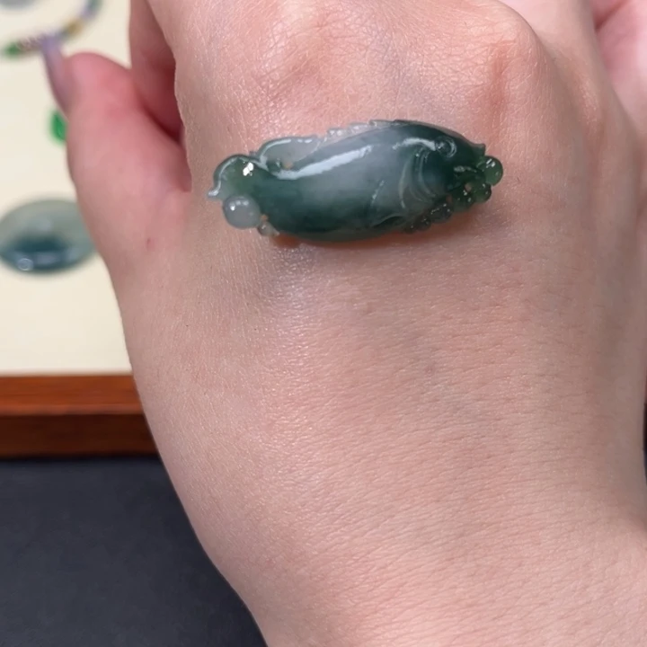 定制翡翠未镶嵌鱼