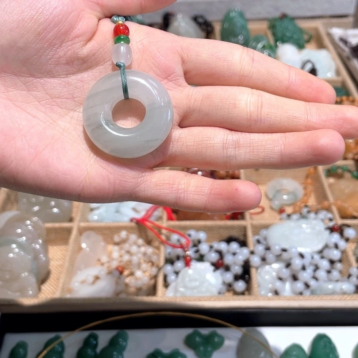 石英质玉未镶嵌颈饰