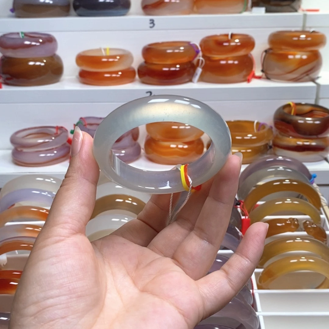 玛瑙/玉髓手镯未镶嵌七***a