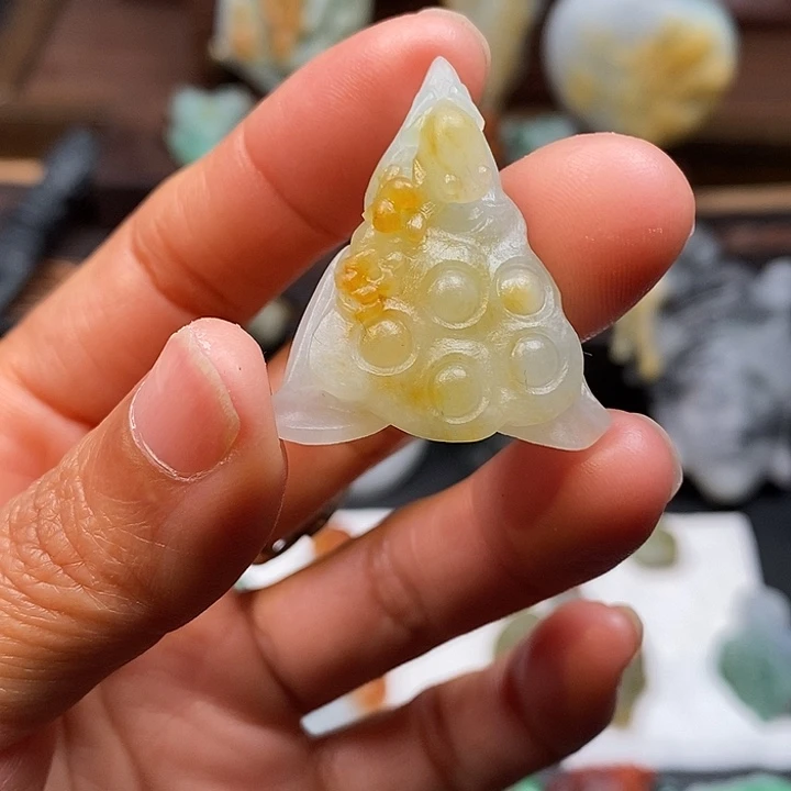 定制翡翠未镶嵌毛货抛光