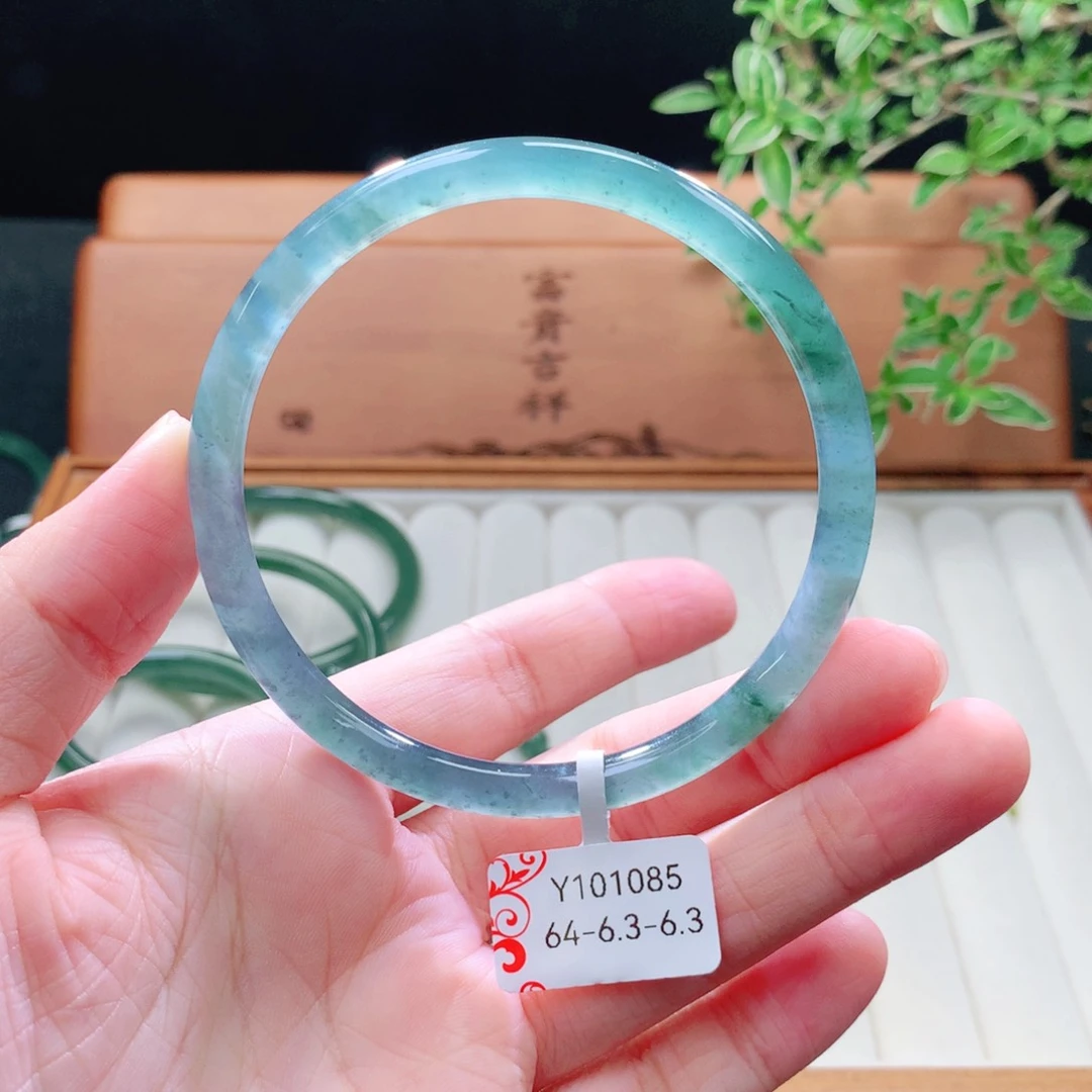 未镶嵌手镯（圆镯）翡翠