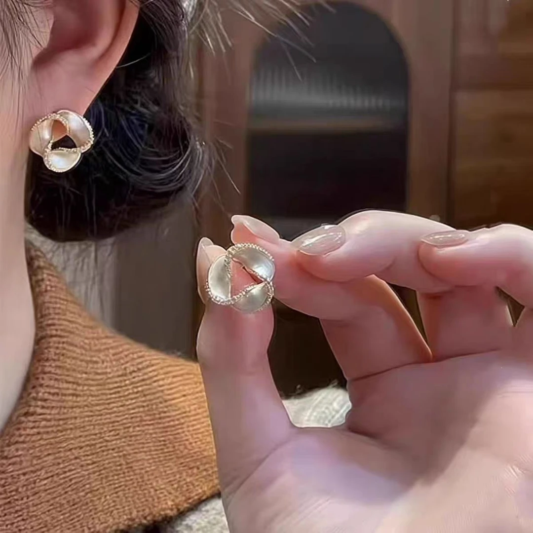 复古港风扭曲耳环轻奢高级感耳扣2026新款爆款时尚小众设计耳饰女