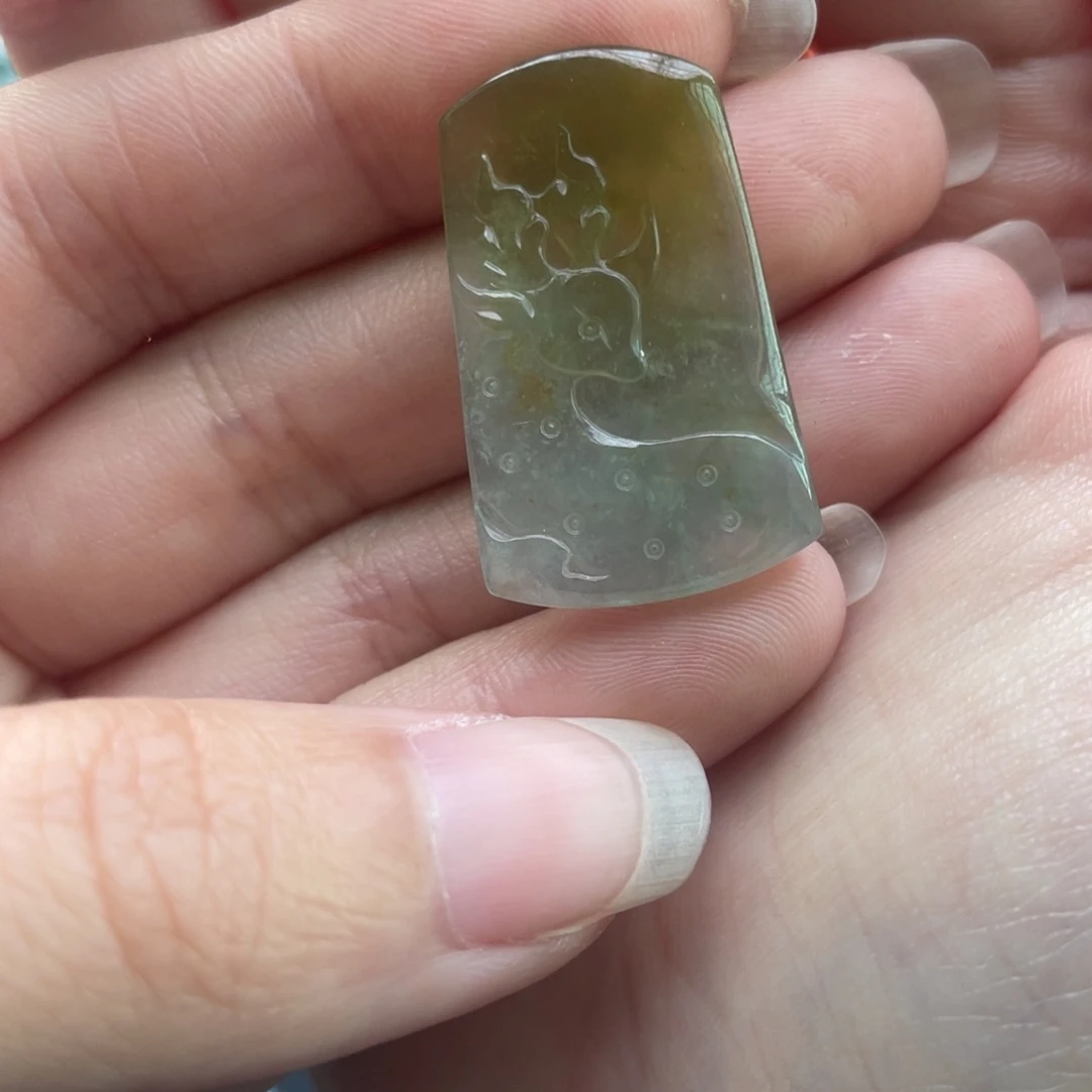 翡翠未镶嵌颈饰嘟**呆鹿牌