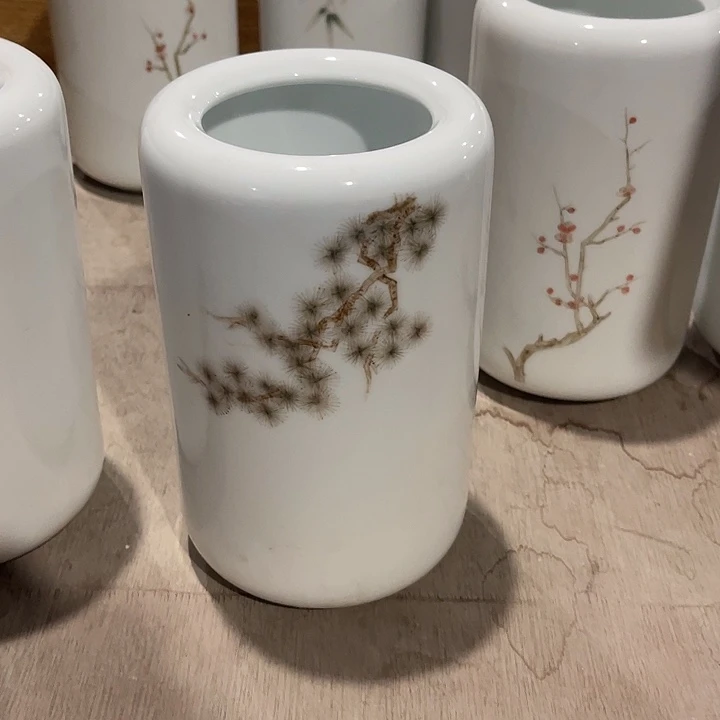 瓷片松树花瓶一个，微瑕包邮