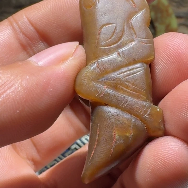 依***古和田玉（糖玉）未镶嵌颈饰