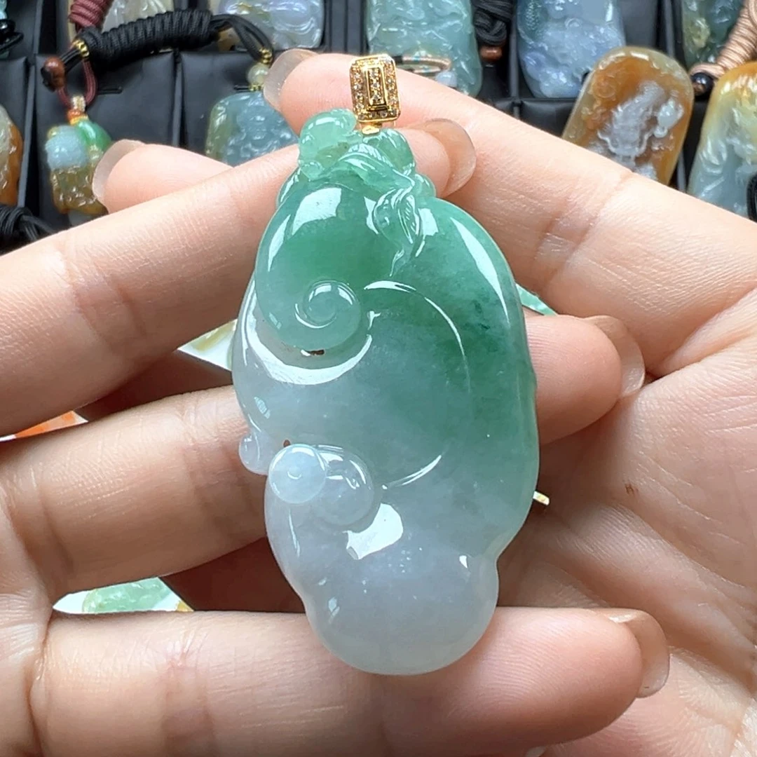 翡翠颈饰18K金镶嵌如意