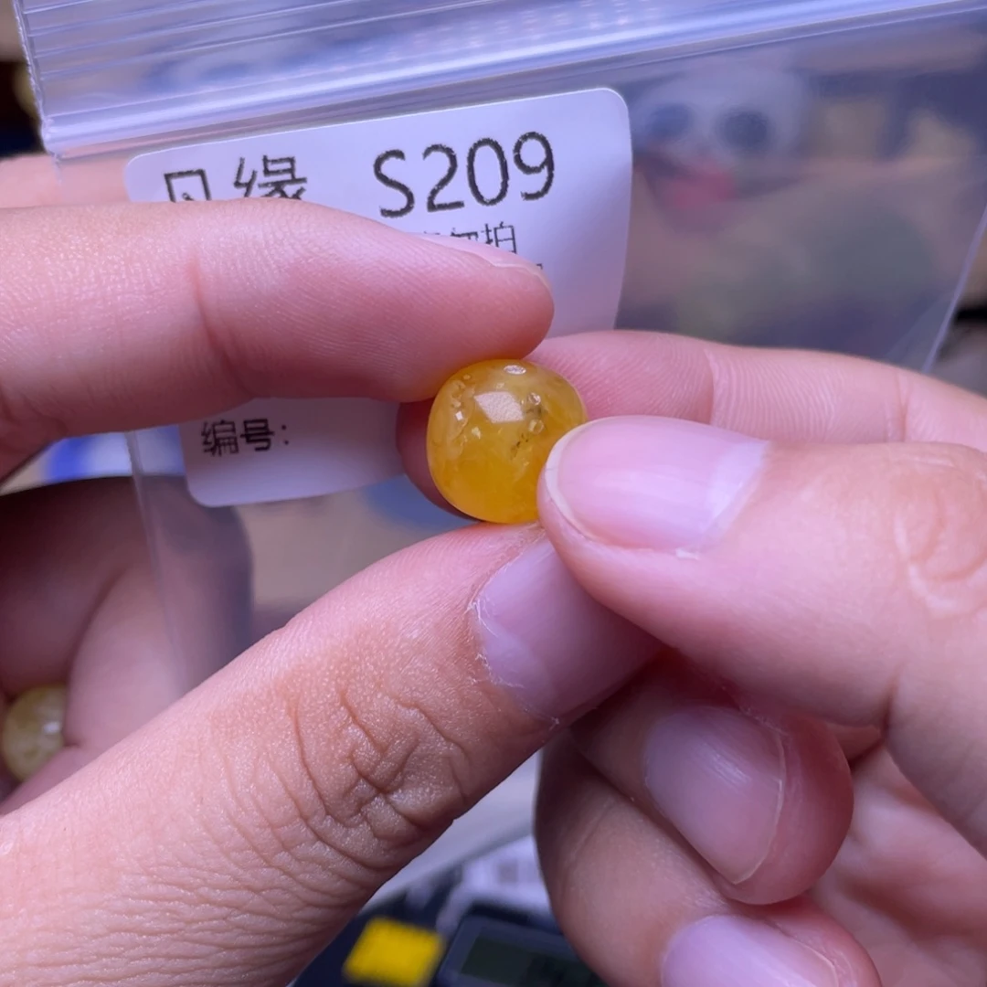 琥珀未镶嵌珠宝奇石
