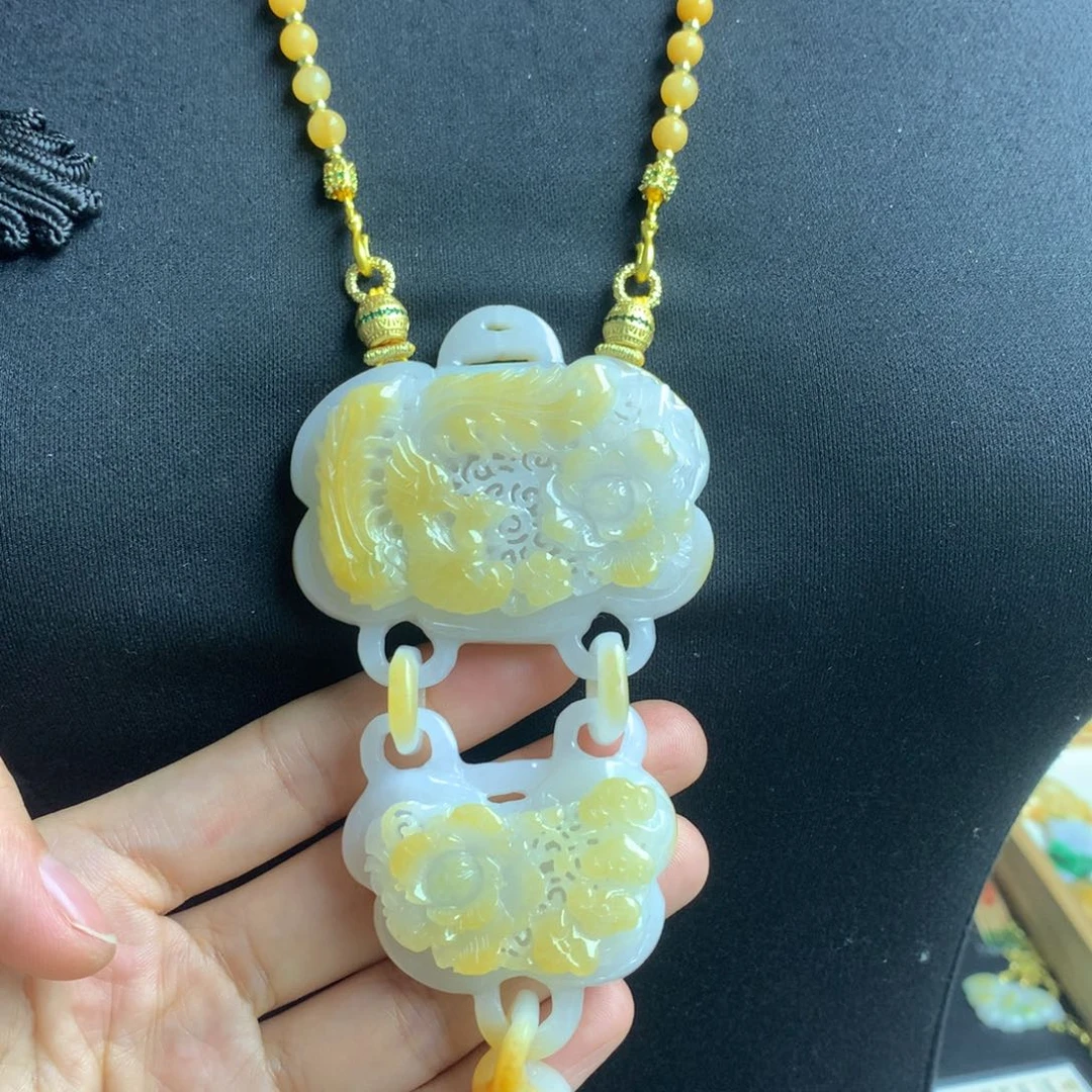 翡翠颈饰未镶嵌翡翠