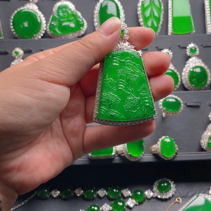 翡翠颈饰未镶嵌翡翠吊坠