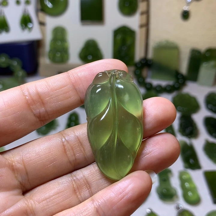 岫玉颈饰未镶嵌吊坠