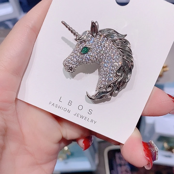 锆石铜合金马头胸针 银色