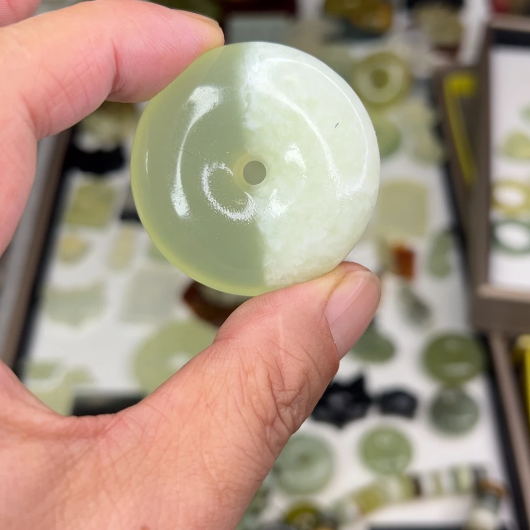 一***人岫玉未镶嵌颈饰高品精品半壁江山