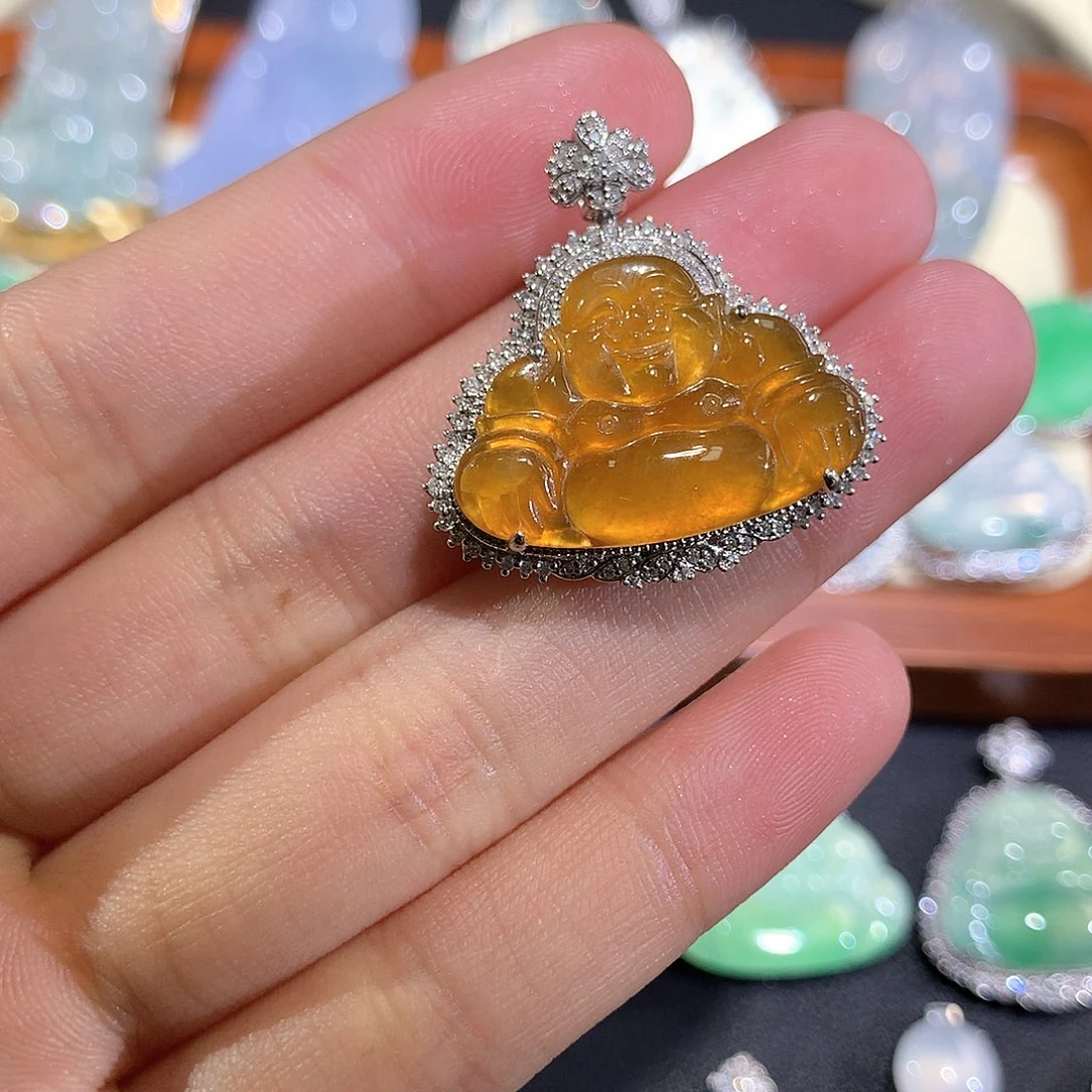 翡翠18K金镶嵌颈饰冰黄佛