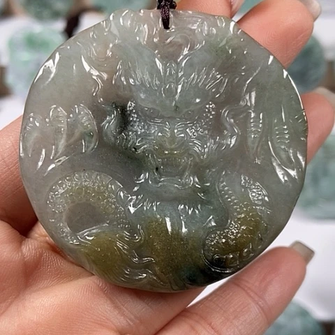 翡翠颈饰未镶嵌大龙行天下洒黄翡翠