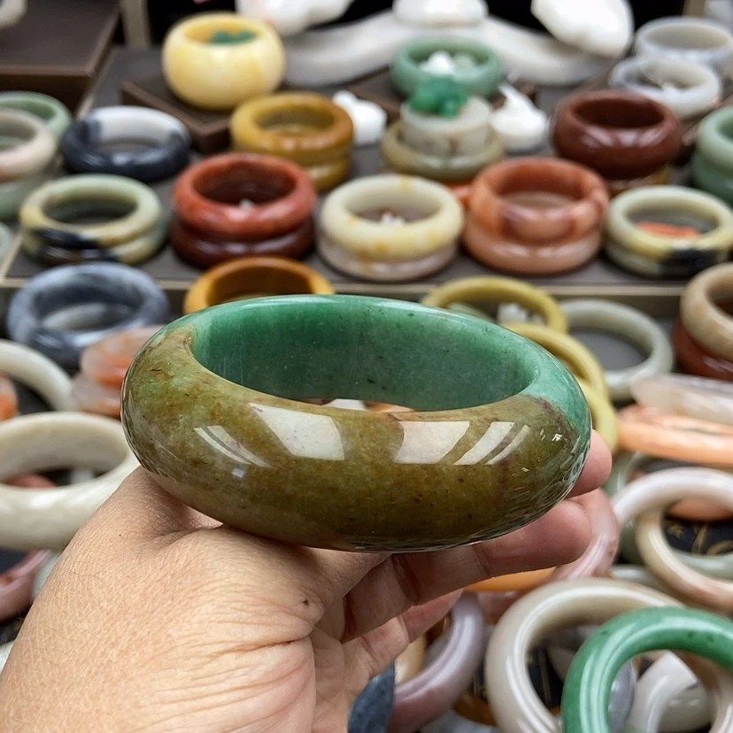 【闪购商品】石英质玉手镯60未镶嵌云*躲