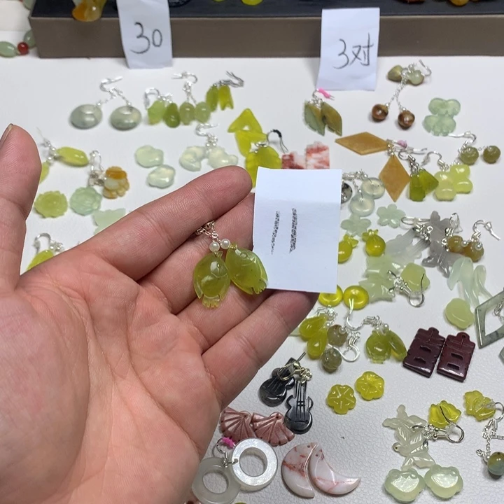 蛇纹石玉耳钉足银镀金镶嵌阿*鱼