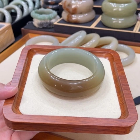 未镶嵌手镯石英质玉恩*